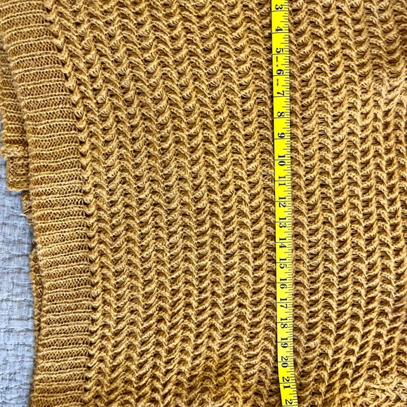 Loose knit mustard coloured cardigan in size medium-large - Picture 5 of 7